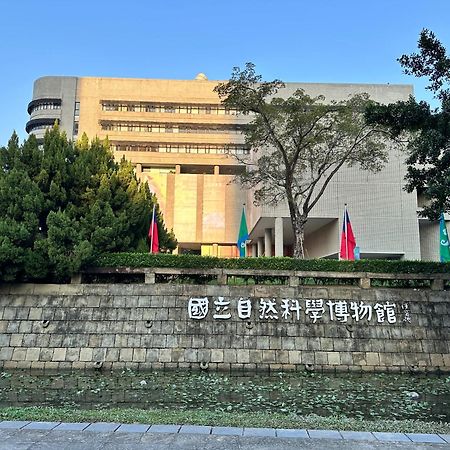 Hotel Champs Elysees Taichung Buitenkant foto