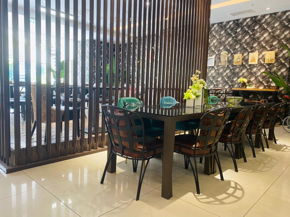 Hotel Champs Elysees Taichung Buitenkant foto