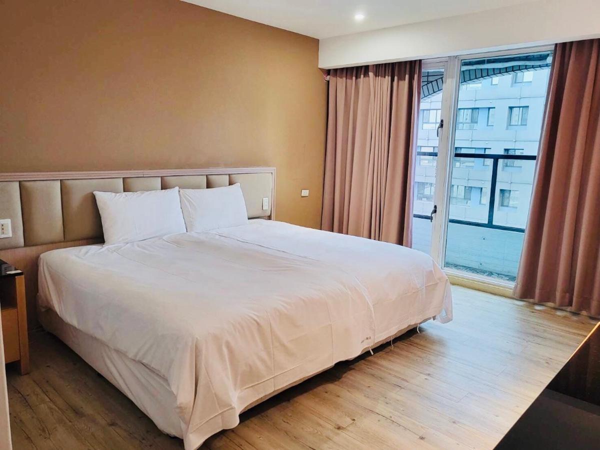 Hotel Champs Elysees Taichung Buitenkant foto