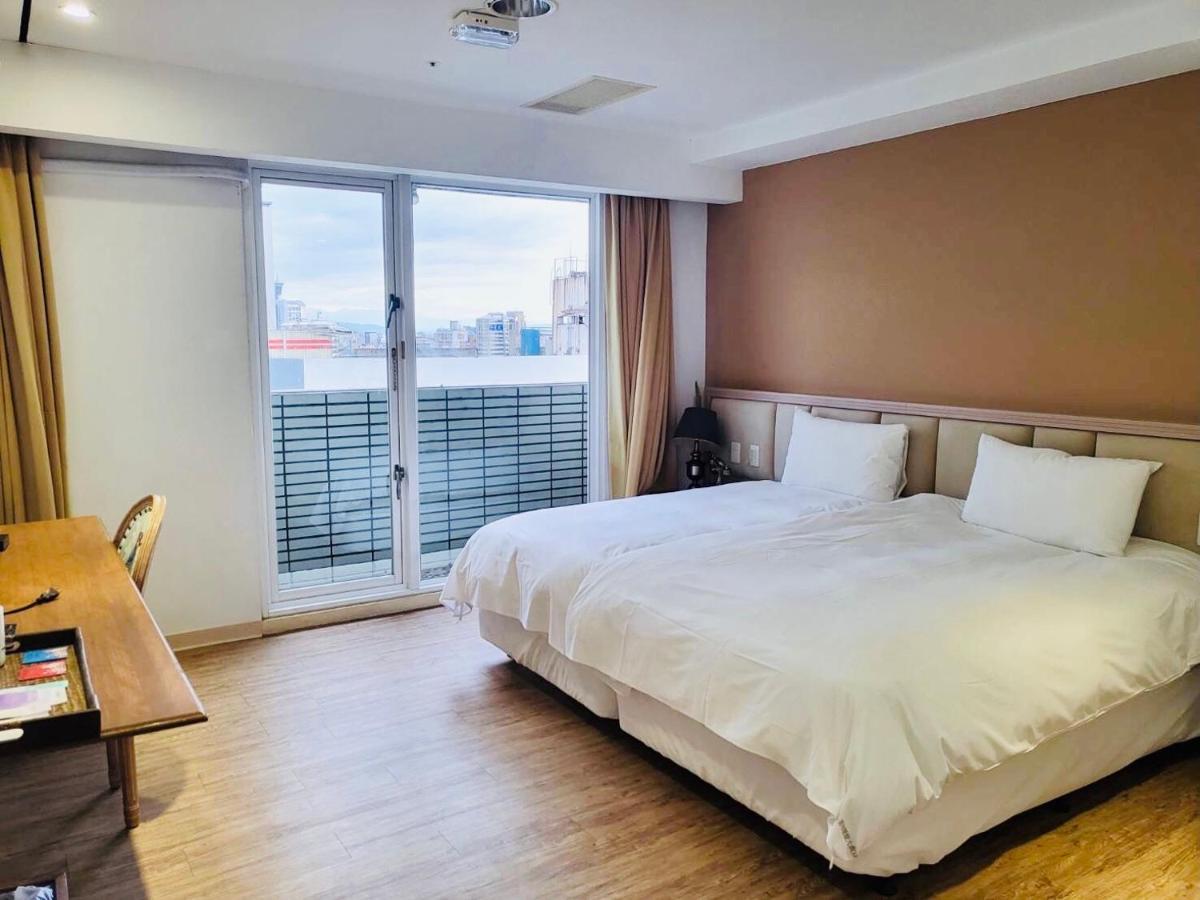 Hotel Champs Elysees Taichung Buitenkant foto
