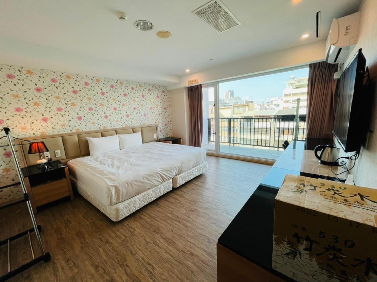 Hotel Champs Elysees Taichung Buitenkant foto