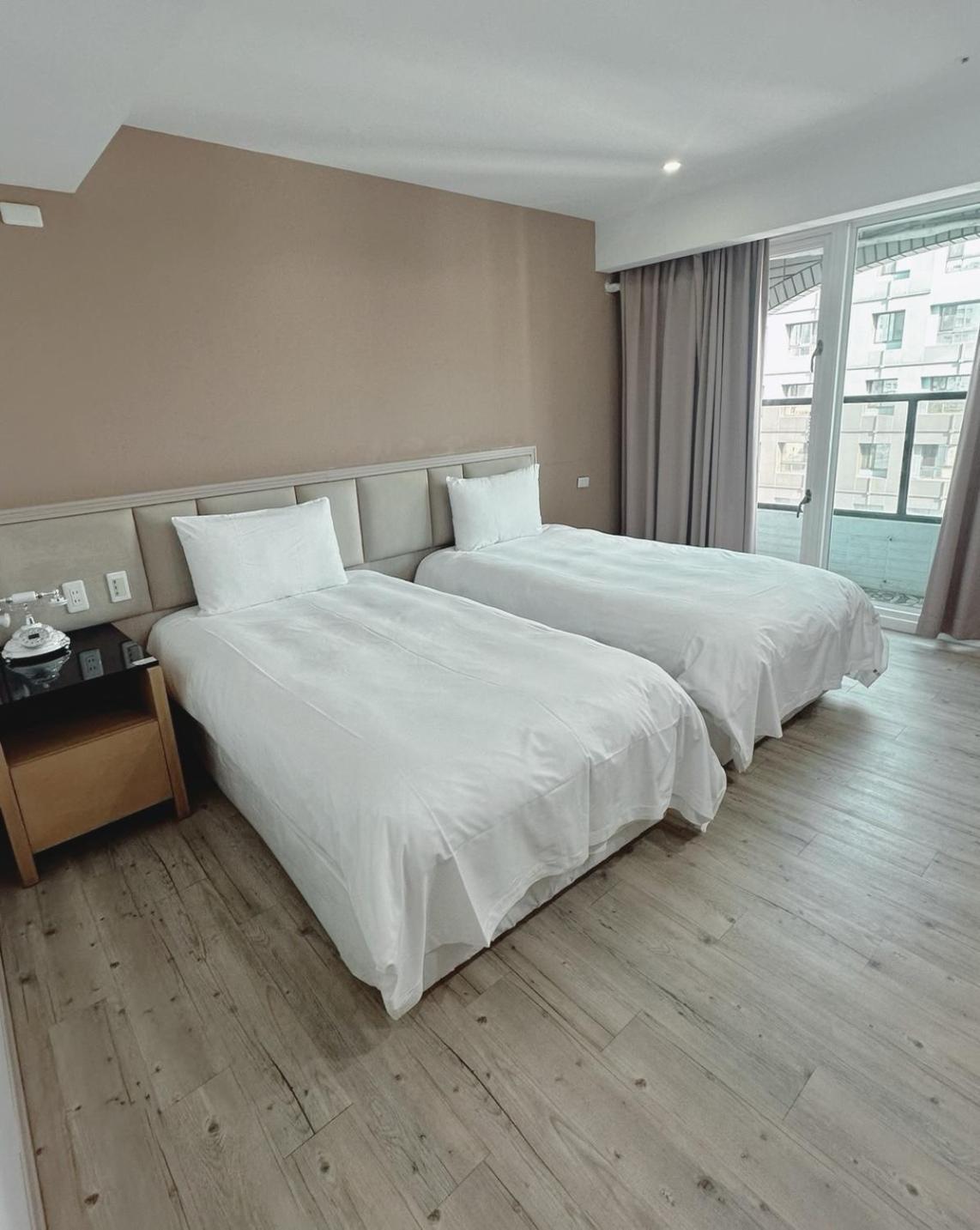 Hotel Champs Elysees Taichung Buitenkant foto