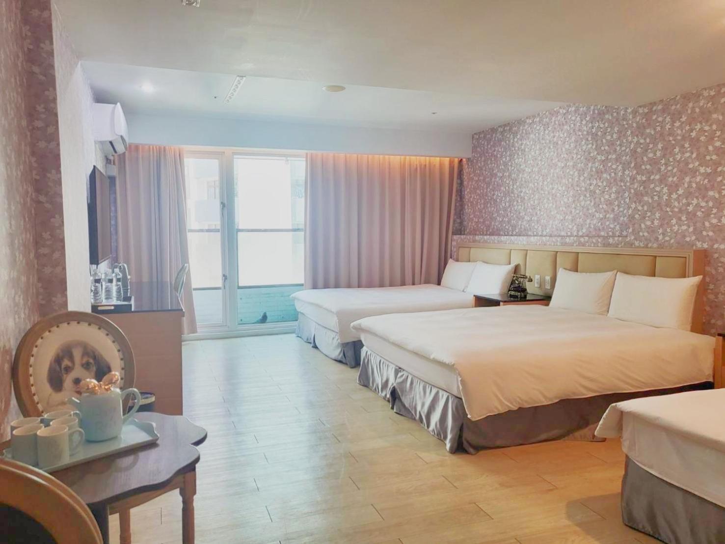 Hotel Champs Elysees Taichung Buitenkant foto