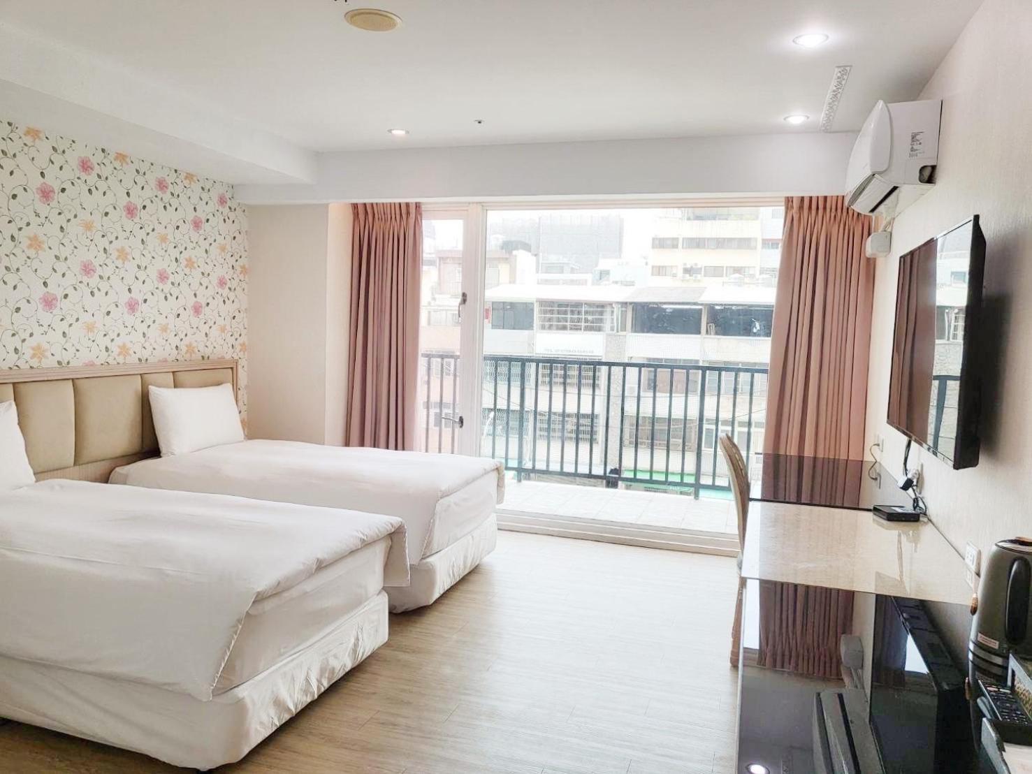 Hotel Champs Elysees Taichung Buitenkant foto