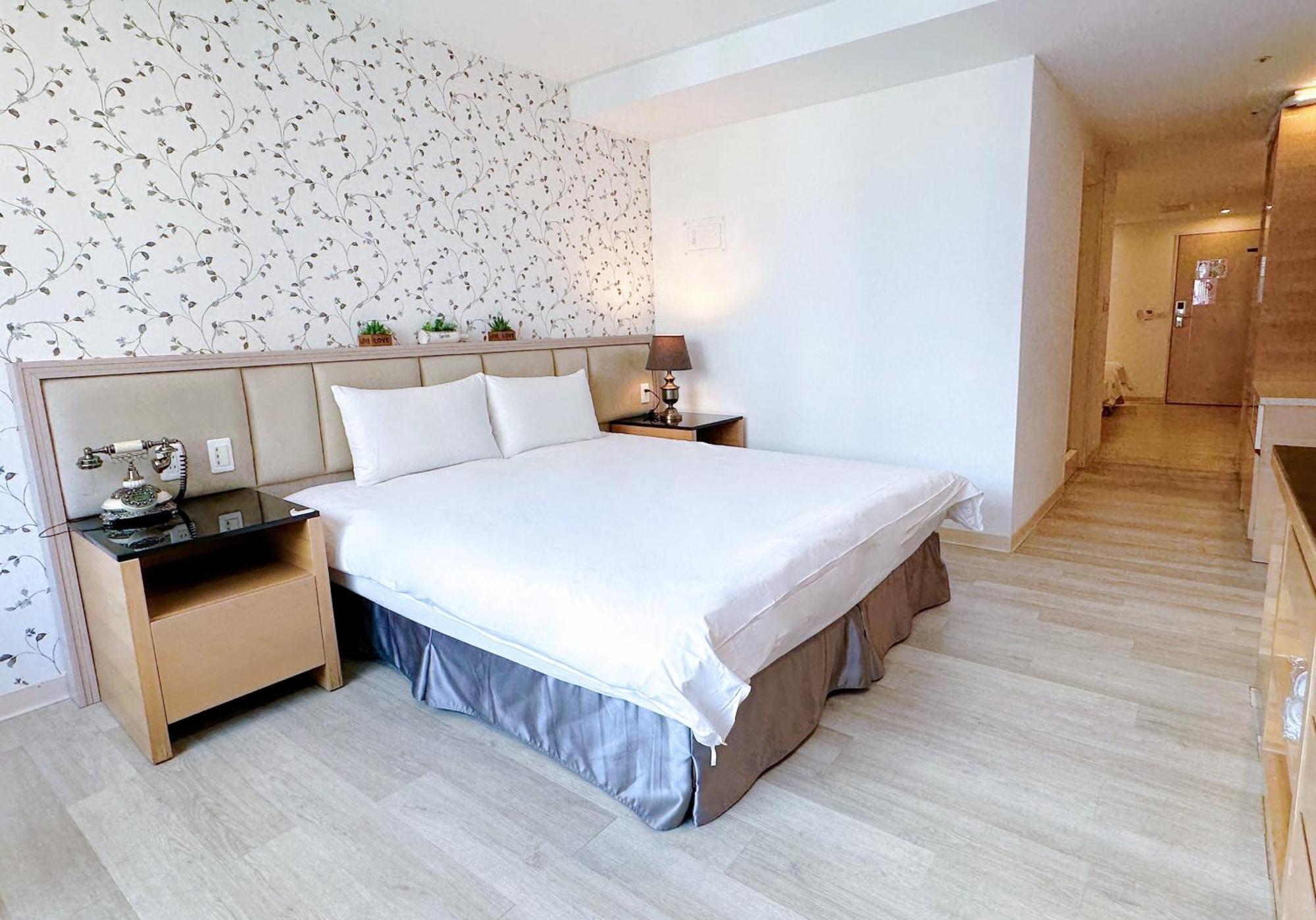 Hotel Champs Elysees Taichung Buitenkant foto