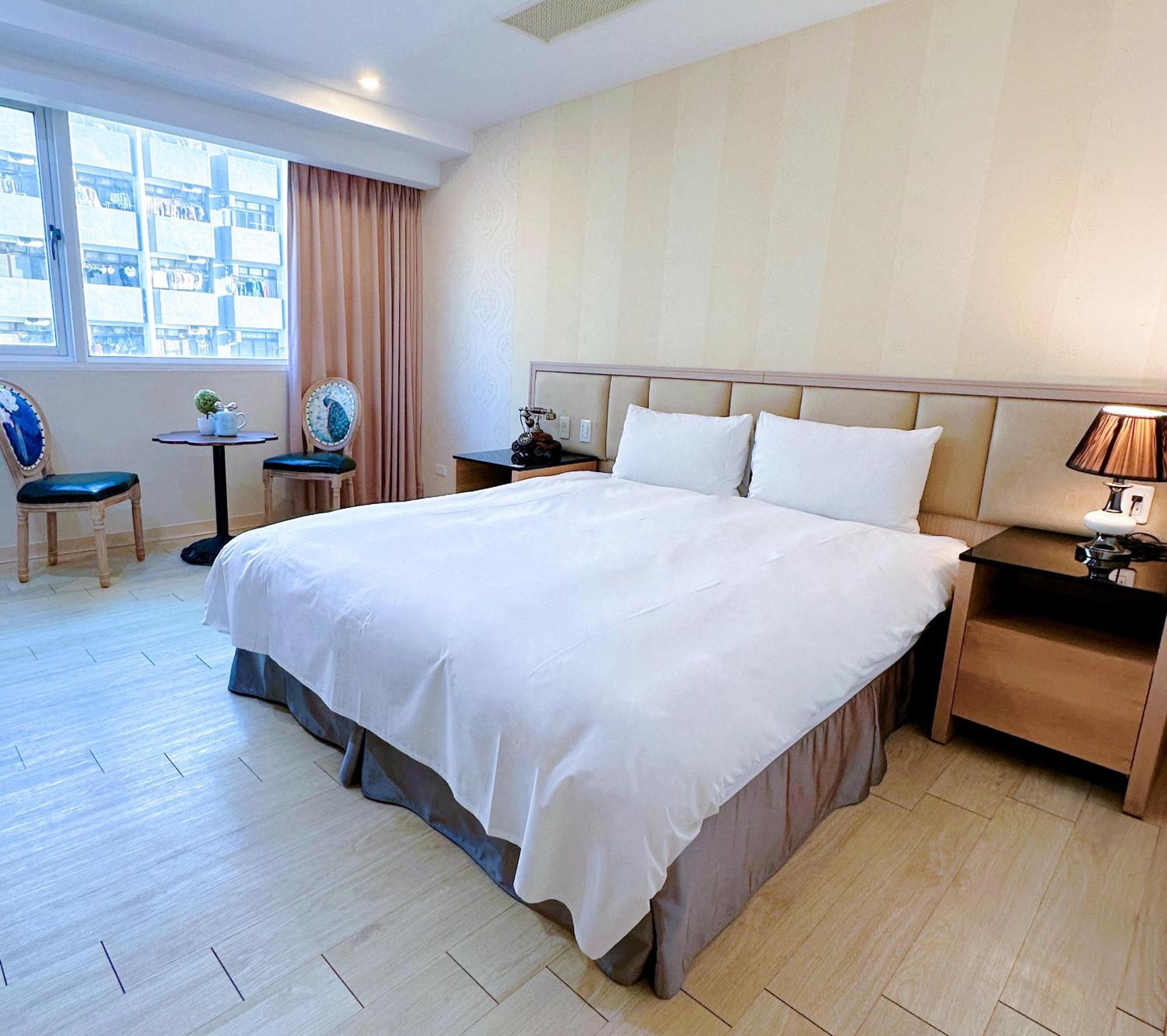 Hotel Champs Elysees Taichung Buitenkant foto