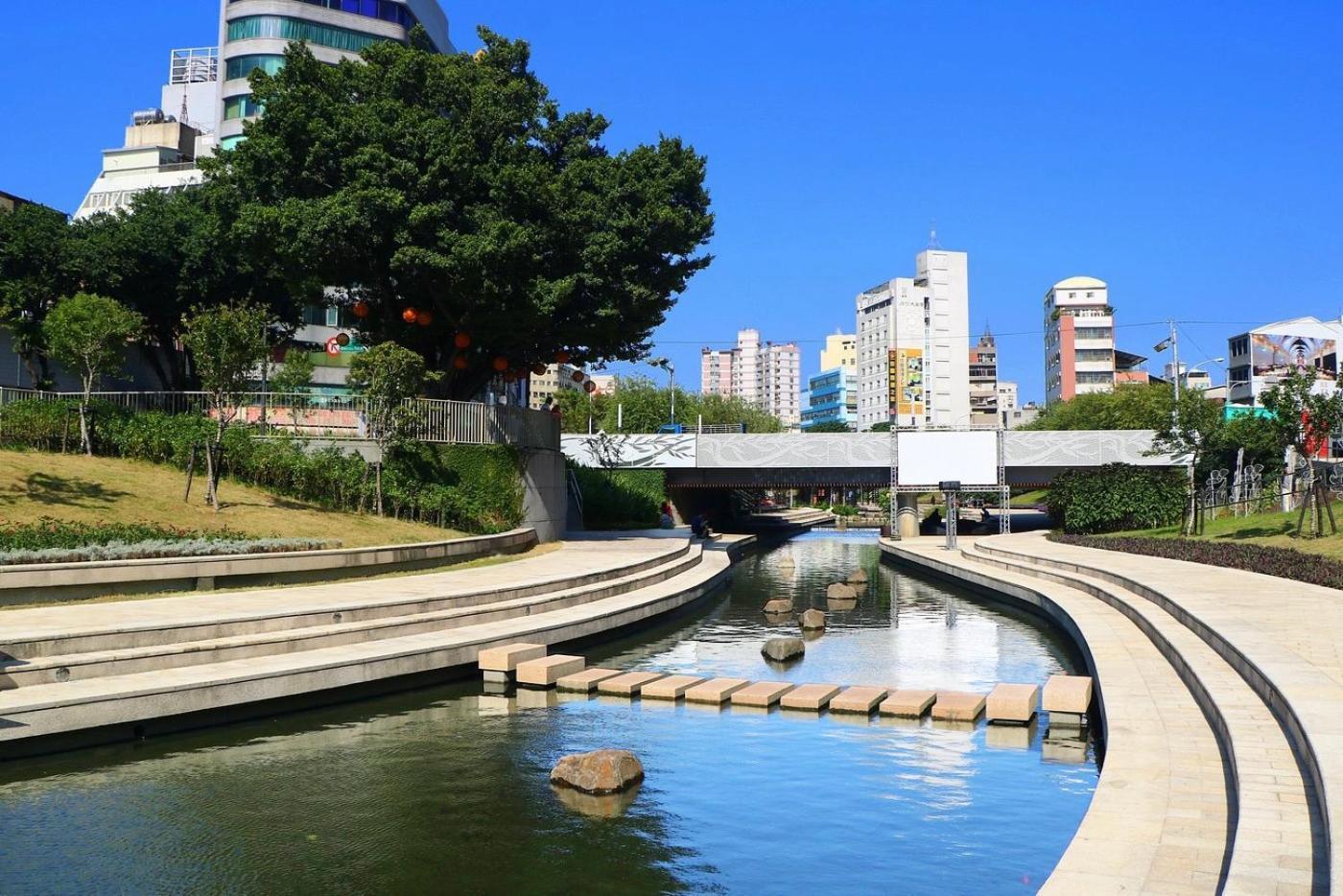 Hotel Champs Elysees Taichung Buitenkant foto