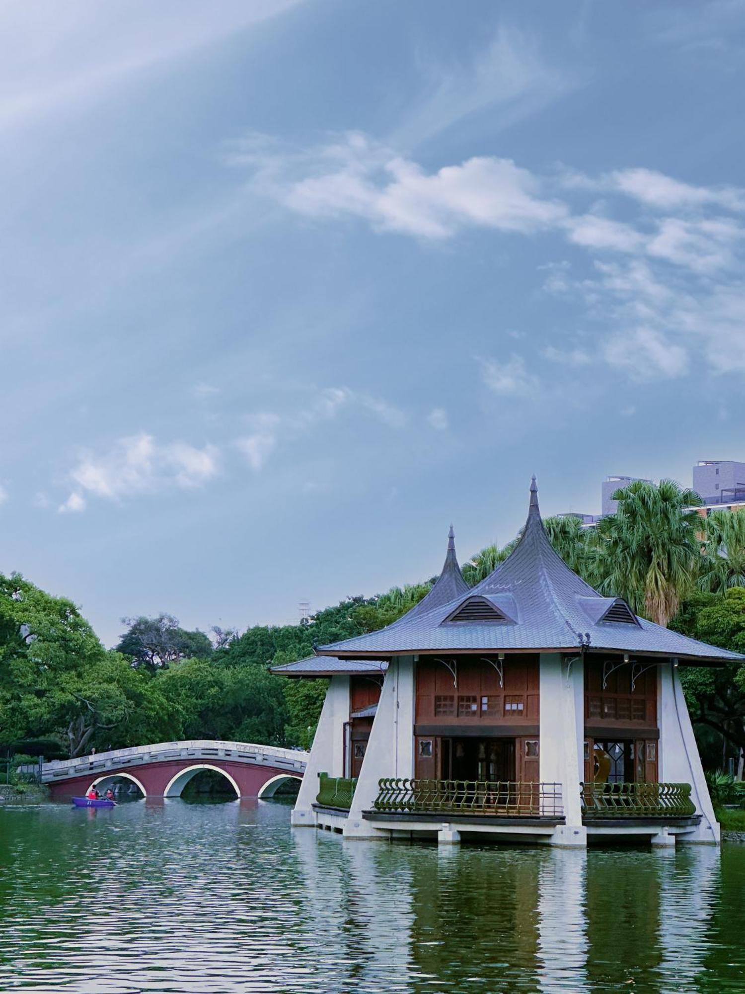 Hotel Champs Elysees Taichung Buitenkant foto