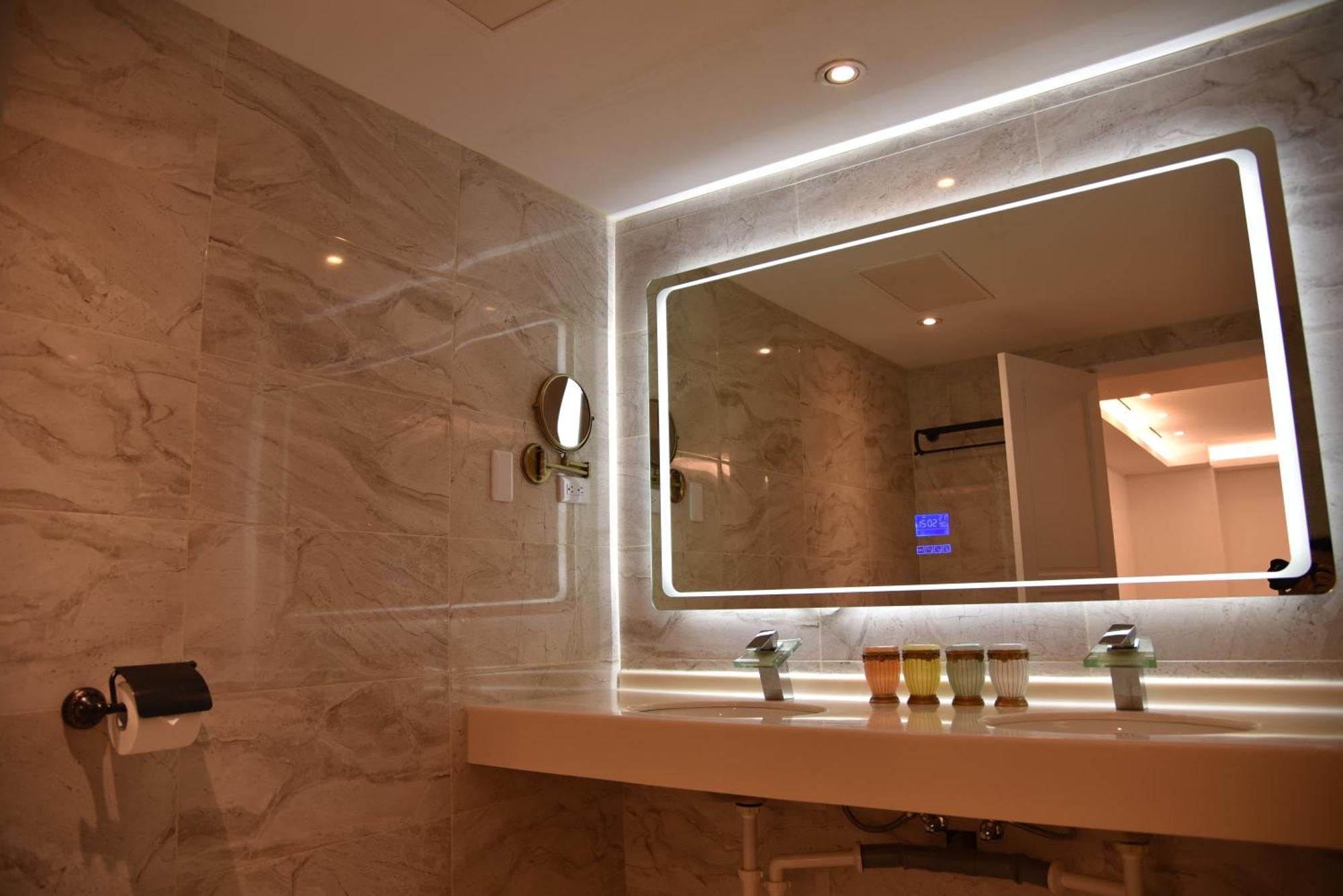 Hotel Champs Elysees Taichung Buitenkant foto