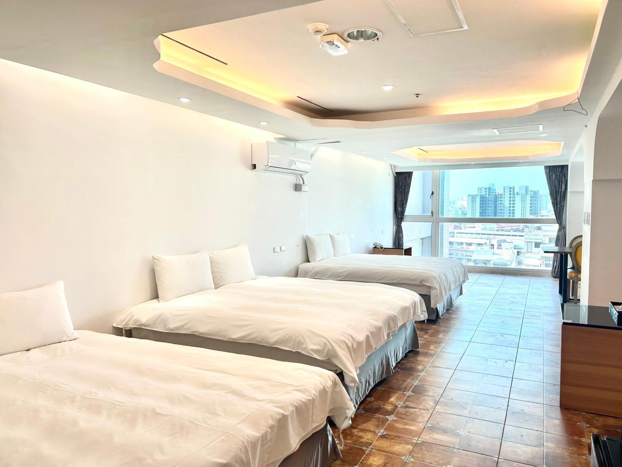 Hotel Champs Elysees Taichung Buitenkant foto