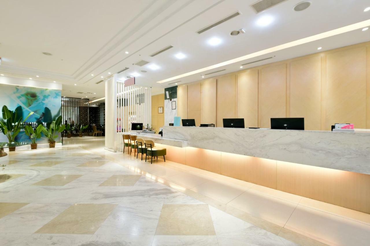 Hotel Champs Elysees Taichung Buitenkant foto