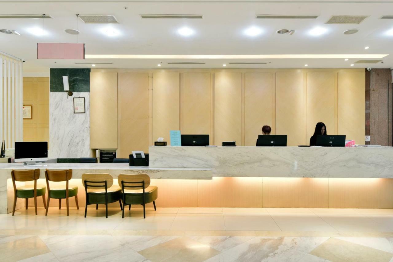 Hotel Champs Elysees Taichung Buitenkant foto