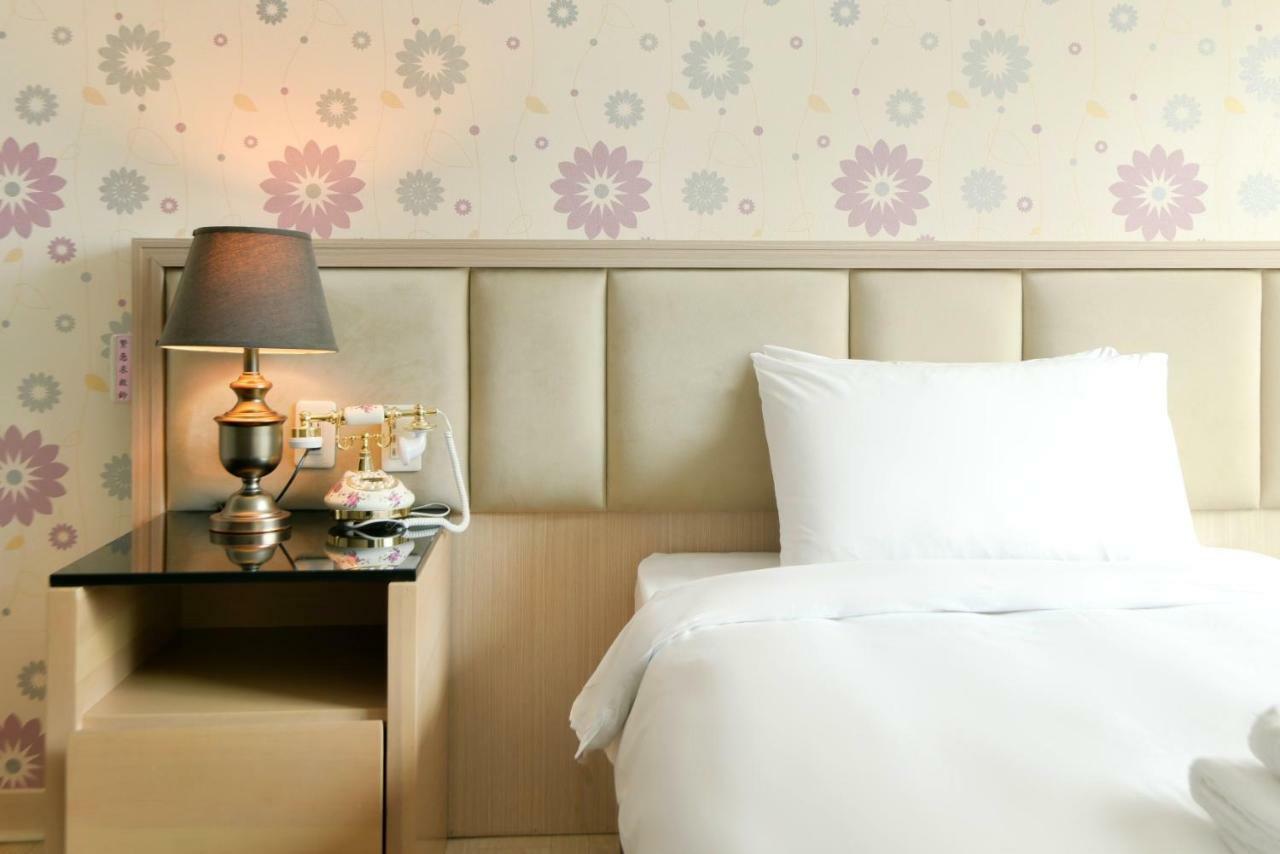 Hotel Champs Elysees Taichung Buitenkant foto