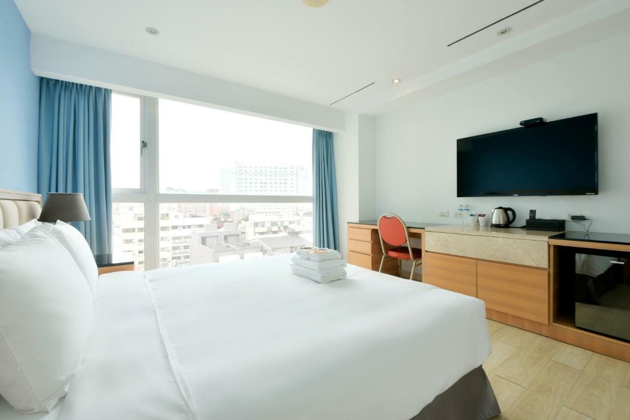 Hotel Champs Elysees Taichung Buitenkant foto